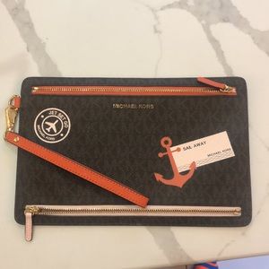 Like New Michael Kors Sail Away Travel Wristlet